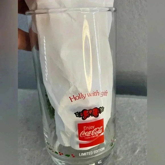 Coca Cola x HOLLY HOBBY American Greetings throwback glass Christmas 🎄1977 - Picture 4 of 7